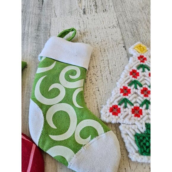 Mini stocking ornament tree crocheted set red green Xmas stockings - Picture 4 of 5